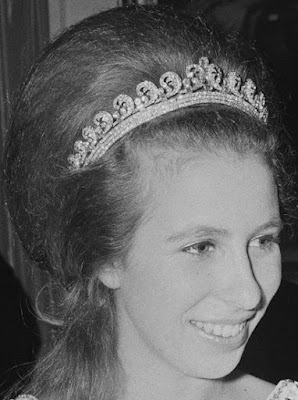 halo scroll tiara cartier diamond queen elizabeth united kingdom princess anne