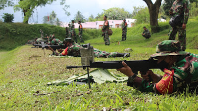 Anggota Kodim 1309/Manado Asah Kemampuan Menembak