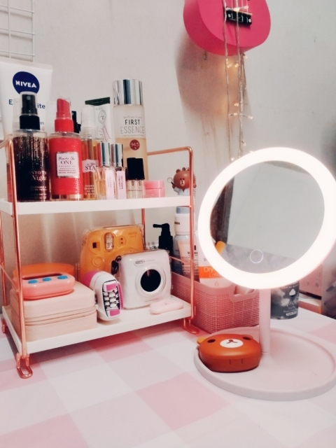 rak rosegold lampu meja aesthetic