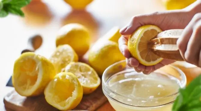 How to Delay My Period With Lemon juice
