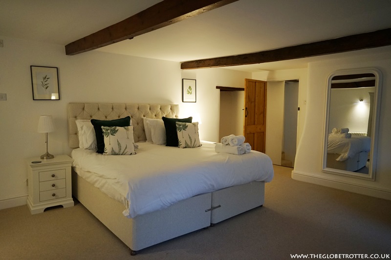 Master bedroom at Lower Trevivian - Aspects Holidays