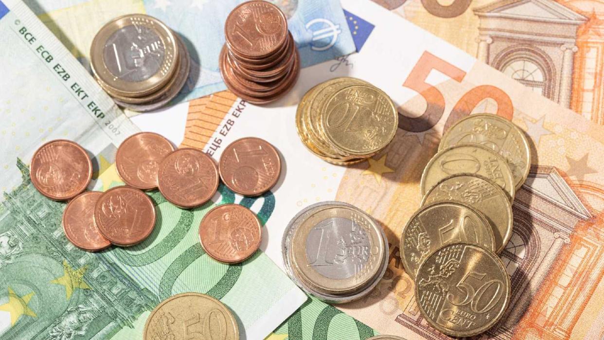 El euro en su punto más bajo frente al dolar en 20 años