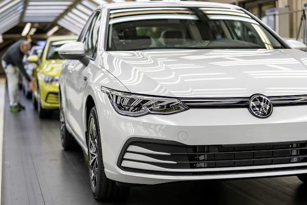 VW espera que escassez de microchips dure até 2024