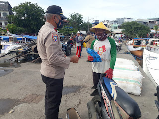 Awasi Pelaksanaan Prokes Masyarakat Pulau, Unit Binmas Polsek Paotere berikan Imbauan