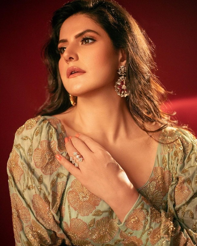Actress Pixs: Zareen Khan Gorgeous Pictures