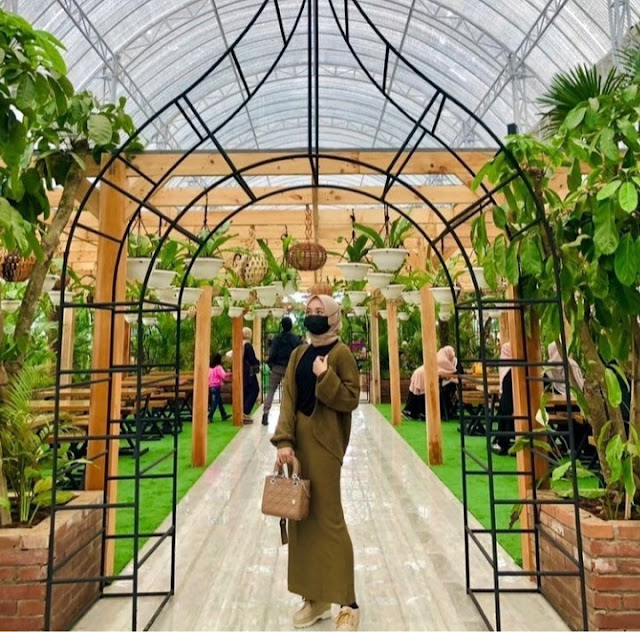 harga tiket masuk flora wisata d’castello ciater, htm flora wisata d’castello ciater subang, alamat lokasi flora wisata d’castello ciater subang, harga menu flora wisata d’castello ciater subang