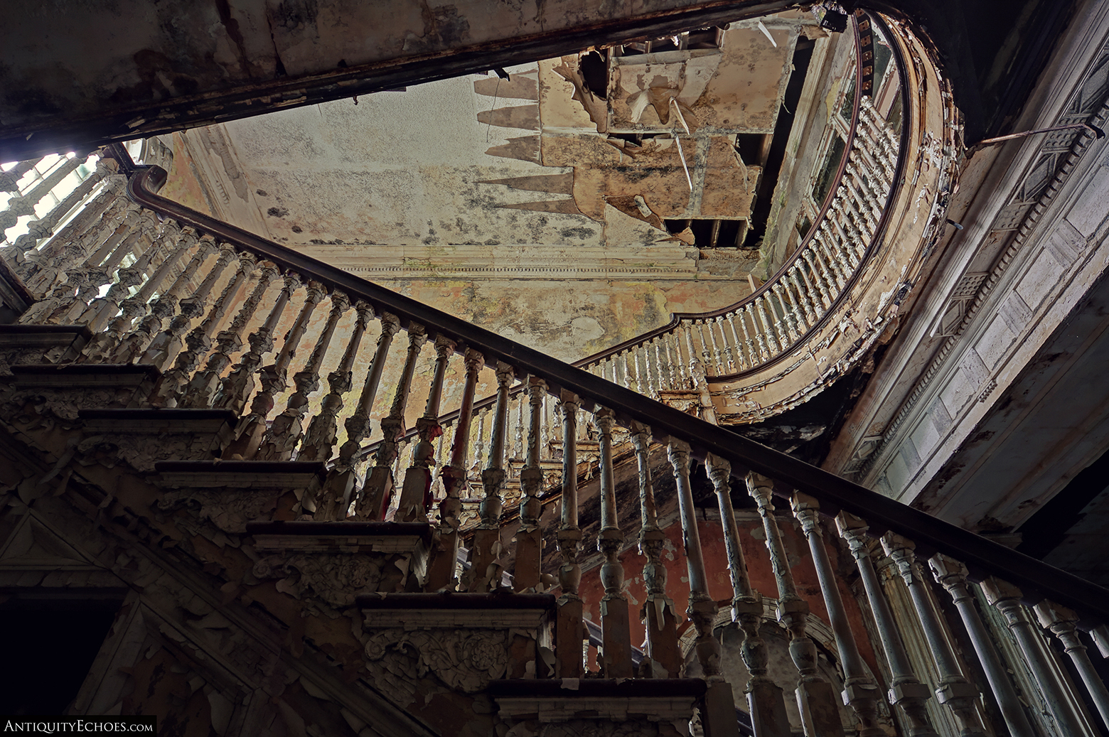 Woodburne Mansion - Looking Upward through the Stairwell