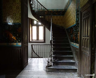 urbex-manoir-château-gargouilles-escalier-jpg