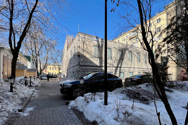 Тверской бульвар, дворы, бывший главный дом городской усадьбы Плохово - Осташевских - Полякова
