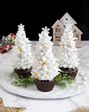 https://lachocolaterapia.blogspot.com/2021/12/cupcakes-arboles-de-navidad-de-chocolate-y-merengue-con-sorpresa-dulce.html