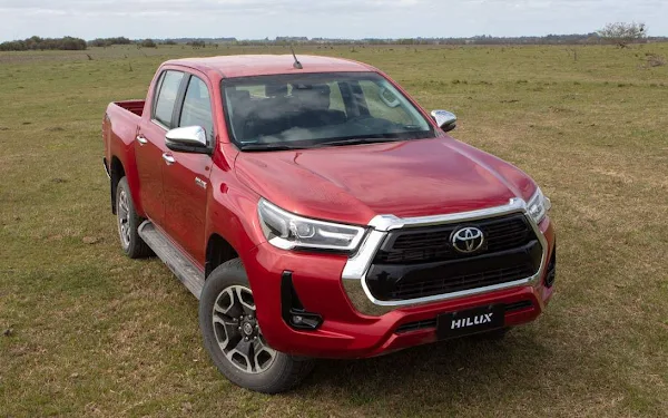 Toyota Hilux - picape leve mais vendida do Brasil em 2021