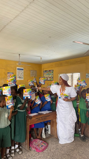 Erelu Okin Pearl Ogbulu shares Notebooks to Children at Victoria Island public school