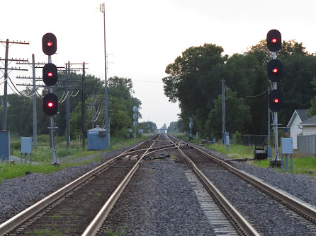 CNW SEARCHLIGHT SIGNALS AT CORTLAND, IL