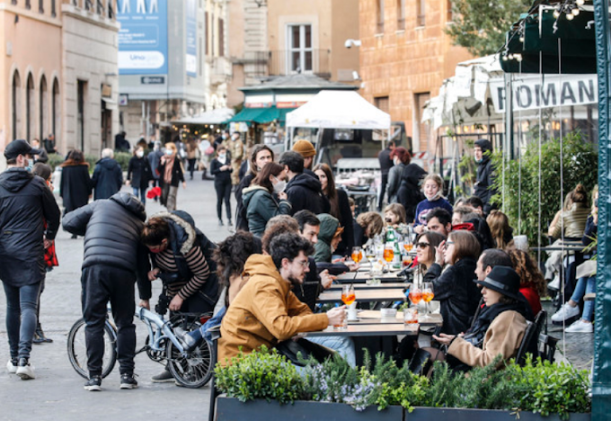 Covid Italia: 59.749 positivi, 278 le vittime. Tasso positività al 10,7%