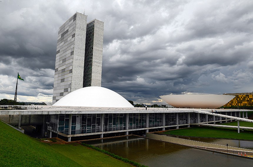 O excesso de desconfiança e a rebeldia de um político