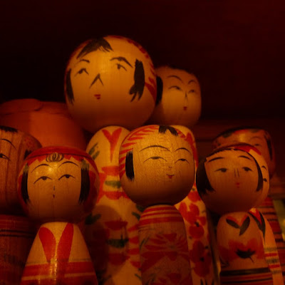 Kokeshi: muñecas tradicionales japonesas (Pixabay License)