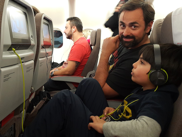 viajar de avião com crianças