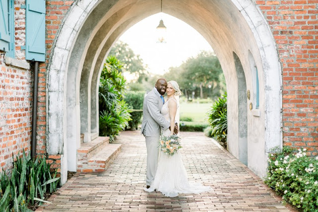 bride and groom smiling at casa feliz