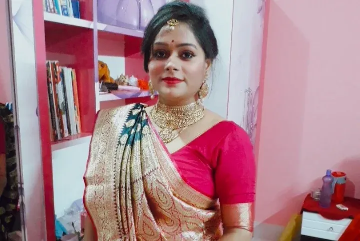 model mou sona