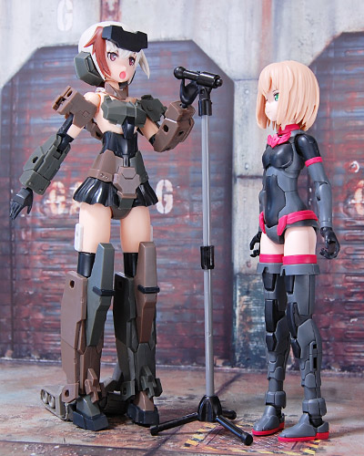 セリアのミニチュアスタンドマイクとフレームアームズガール