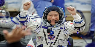 Japanese billionaire urges wealthy elite to travel to space