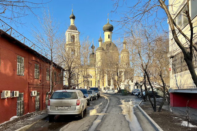 Самокатная улица, дворы, храм Троицы Живоначальной у Салтыкова моста