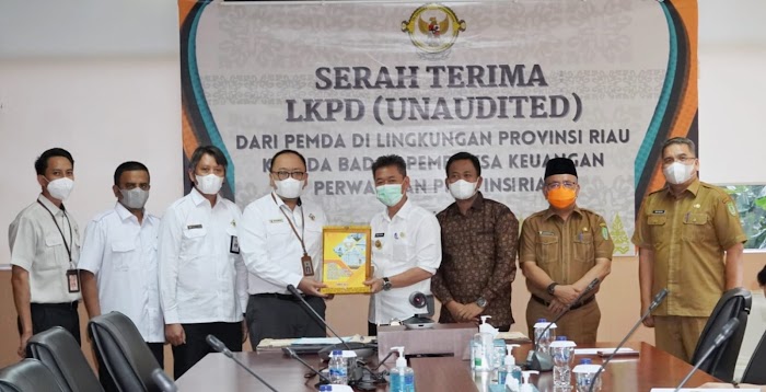 Serahkan LKPD Unaudited, Bupati Berharap Rohil Kembali Raih Opini WTP