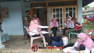 Babinsa Kecamatan Pesisir Utara Dampingi Vaksinasi Door To Door Di Pekon Kerbang Dalam 