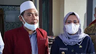 Bupati Nina Agustina Jenguk Kesehatan Gus Farid Beserta Istri