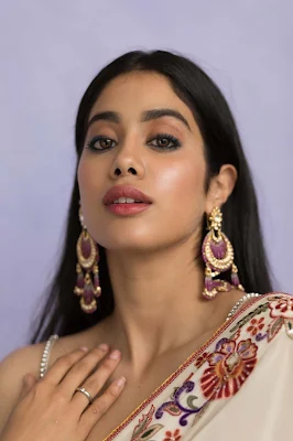 Janhvi Kapoor looks stunning in saree photoshoot