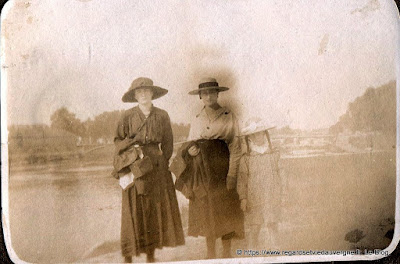 photo ancienne : un dimanche à la campagne vers 1890