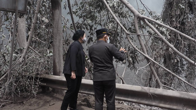 Kunker ke Jatim, Puan Kunjungi Pengungsi Semeru dan Ziarah Makam Bung Karno