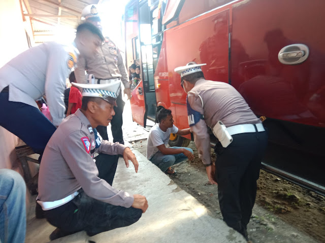 Demi Keamanan dan Kenyamanan Penumpang, Polres Pesisir Barat Bersama Dinas Perhubungan Pemerintah Daerah Pesisir Barat Cek Kelayakan Angkutan Umum 