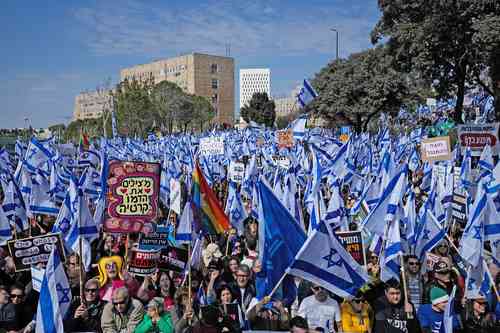 Avanza reforma judicial en Israel pese a multitudinarias protestas