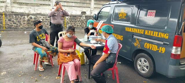 Polres Klungkung Kembali Grebeg Pasar Galiran, Gelar Vaksinasi Covid-19