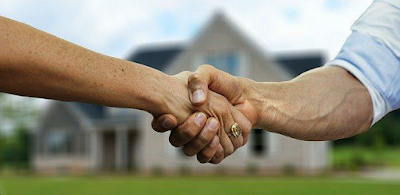 Two people shaking hands, representing open communication needed to get your security deposit back when moving out.