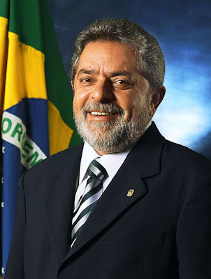 Foto do Presidente Luís Inácio Lula da Silva libertado hoje em 08 de novembro de 2019 após 580 dias de prisão injusta e ilegal.