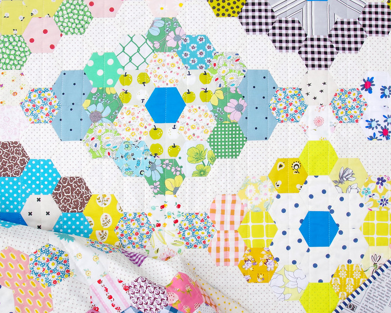 The Treehouse Hexagon Quilt Project © Red Pepper Quilts 2022 #hexagonquilt #englishpaperpieced