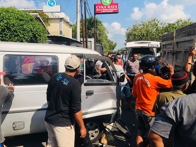 BERUNTUN..!!, Tiga Kendaraan Terlibat Kecelakaan di Ringroad Selatan Perempatan Galri