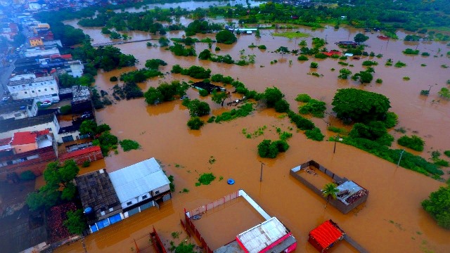 Rui Costa anuncia auxílio em dinheiro às vítimas das chuvas