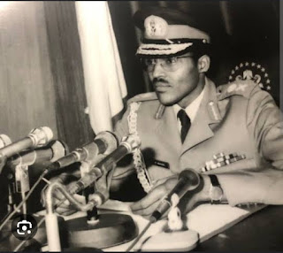 Gen Muhhamdu Buhari at a press conference in 1979