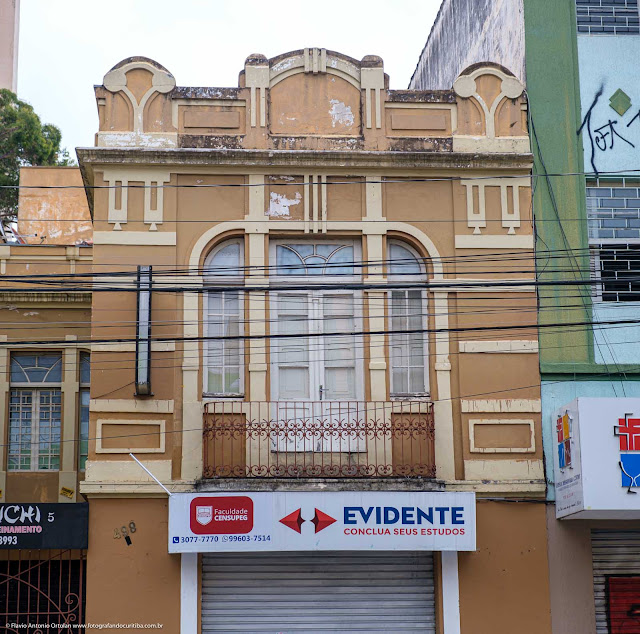 Um sobradinho eclético na Mal. Floriano - detalhes da fachada