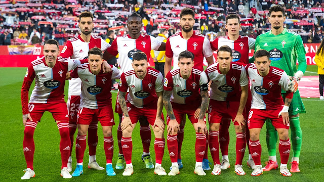 REAL CLUB CELTA DE VIGO. Temporada 2021-22. Brais Méndez, Aidoo, Néstor Araújo, Santi Mina, Matías Dituro. Iago Aspas, Franco Cervi, Javi Galán, Hugo Mallo, Denis Suárez, Fran Beltrán. SEVILLA F. C. 2 REAL CLUB CELTA DE VIGO 2 Sábado 22/01/2022, 18:30 horas. Campeonato de Liga de 1ª División, jornada 22. Sevilla, estadio Ramón Sánchez Pizjuán: 30.059 espectadores (limitación aforo 70%). GOLES: 0-1: 37’, Franco Cervi. 0-2: 40’, Iago Aspas. 1-2: 71’, Papu Gómez. 2-2: 74’, Óliver Torres.