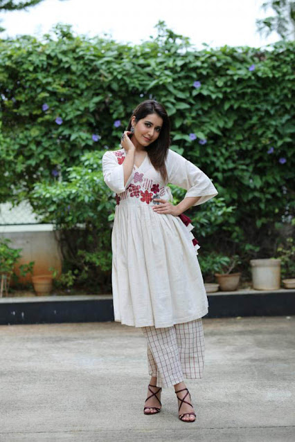 Actress Rashi Khanna Latest Cute Image Gallery 10