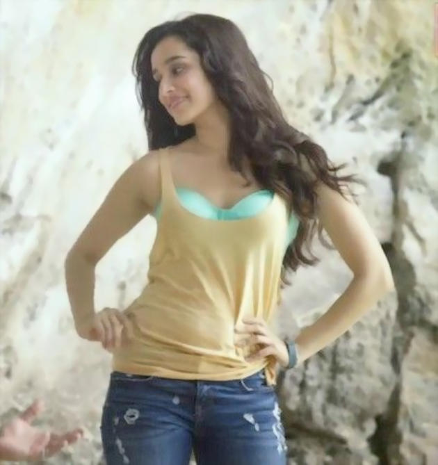 Hot Bollywood Actress Shraddha Kapoor Bikini Pictures