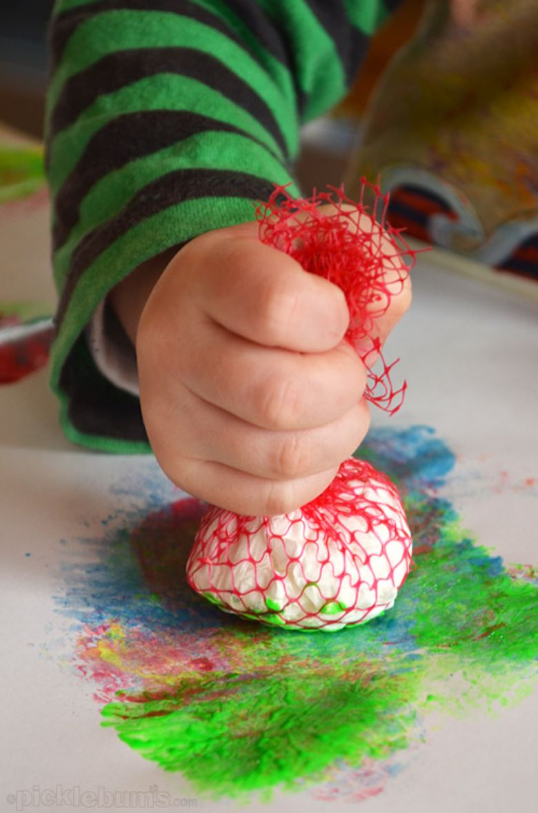 Mesh dabber painting - painting ideas for toddlers.