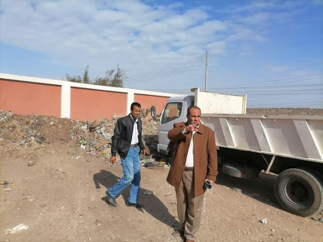 نائب رئيس مجلس مدينة سوهاج يقود حملة نظافه موسعه بقرية أولاد عزاز