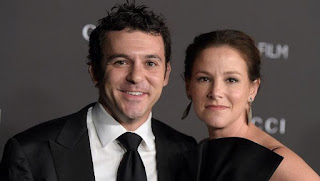 Picture of Jennifer Lynn Stone with her husband Fred Savage