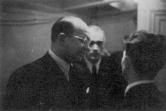 Comemorarea lui Codreanu la Berlin, ianuarie 1945: Franz Alfred Six, Ernst Gamillscheg, Horia Sima (cf. Legiunea în imagini. Albumele Traian Borobaru, Madrid, 1977, imaginea de la poziția 61.)