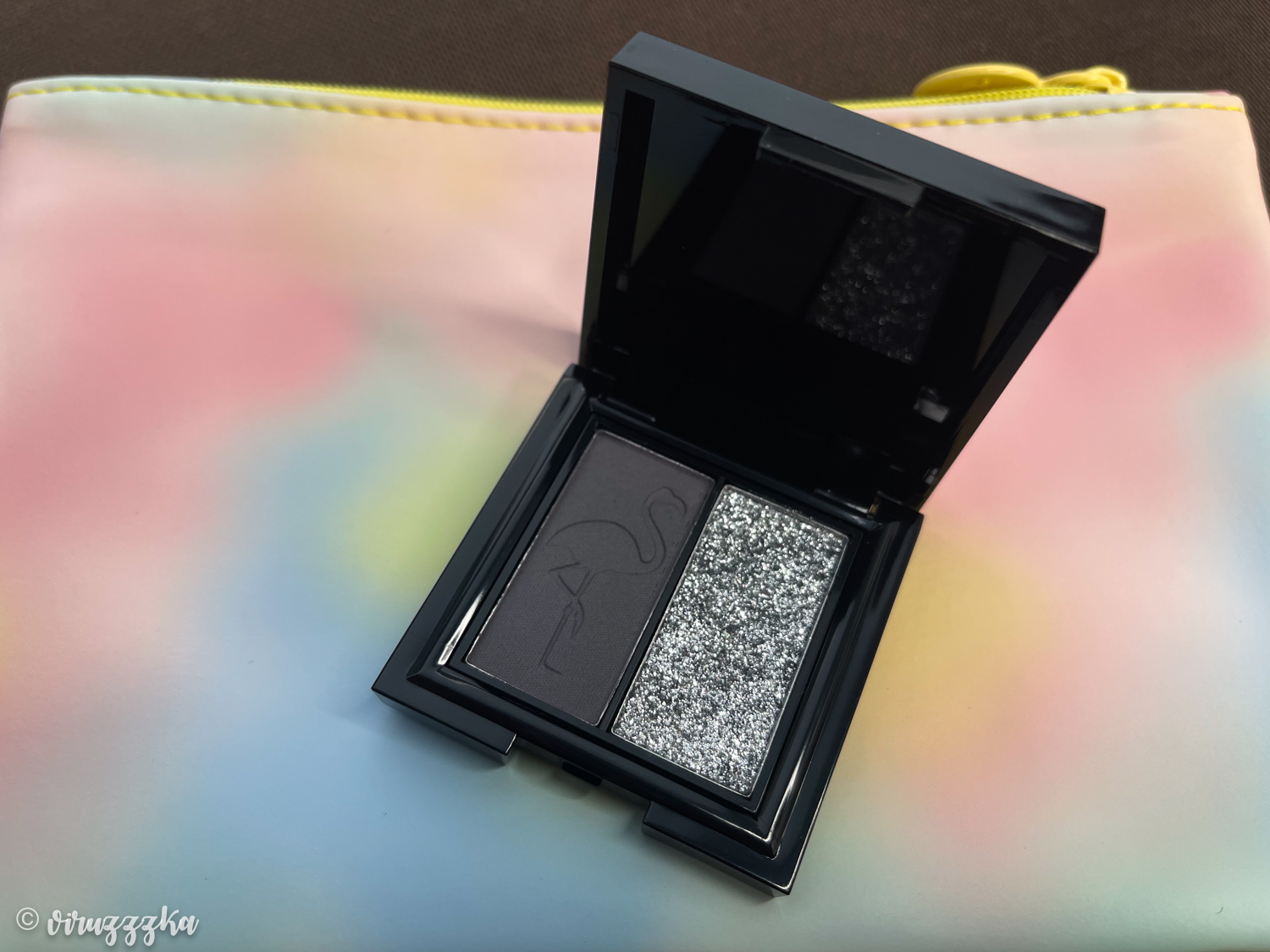 SHAINA B MIAMI B. Extra Pressed Pigment Duo Venetian Gray Queen of Diamonds Review Swatches Makeup